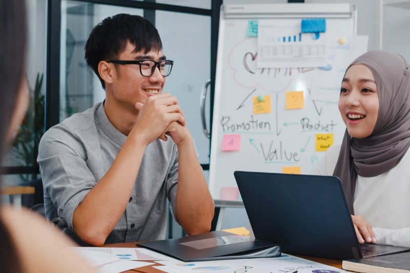 Beyond Job Portals: Mengapa Perusahaan Butuh Headhunter di Era Digital