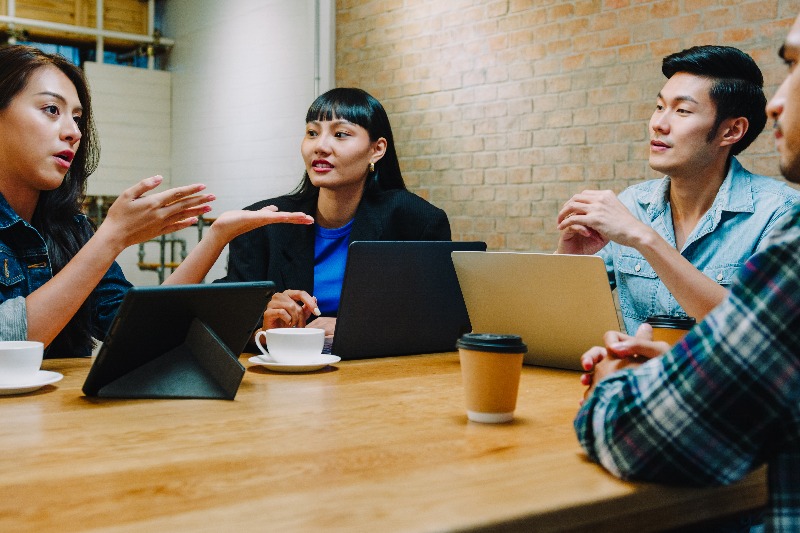 Membangun Kepercayaan Diri dan Keterampilan Komunikasi Efektif